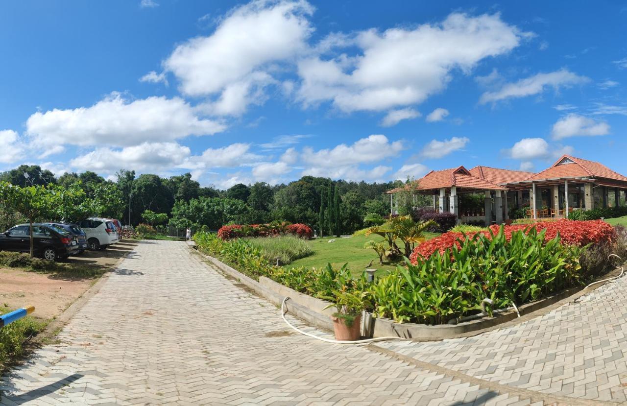 Hotel Biranji Aqua Retreat Chikmagalūr Esterno foto