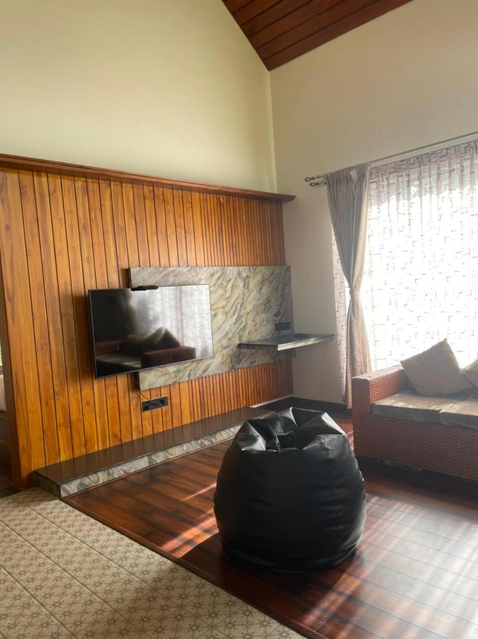 Hotel Biranji Aqua Retreat Chikmagalūr Esterno foto